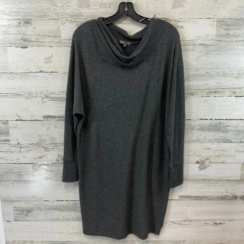 sleek dressDress Sweater By Vince In Grey, Size: L