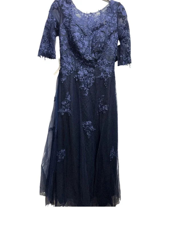 long-sleeve floral dressDress Party Long By Clothes Mentor In Navy, Size: M