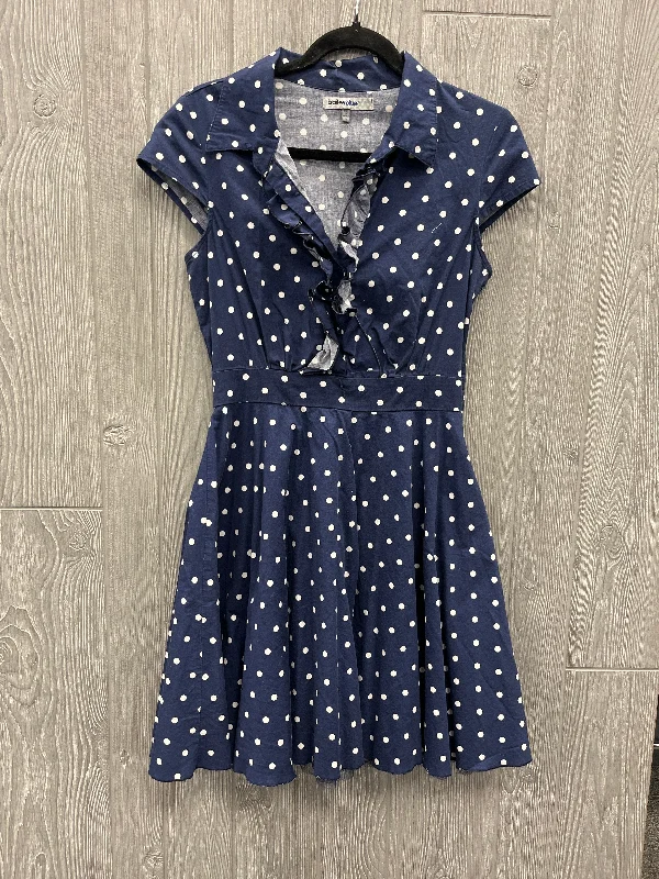 sleek dressDress Casual Midi By Clothes Mentor In Polkadot Pattern, Size: M