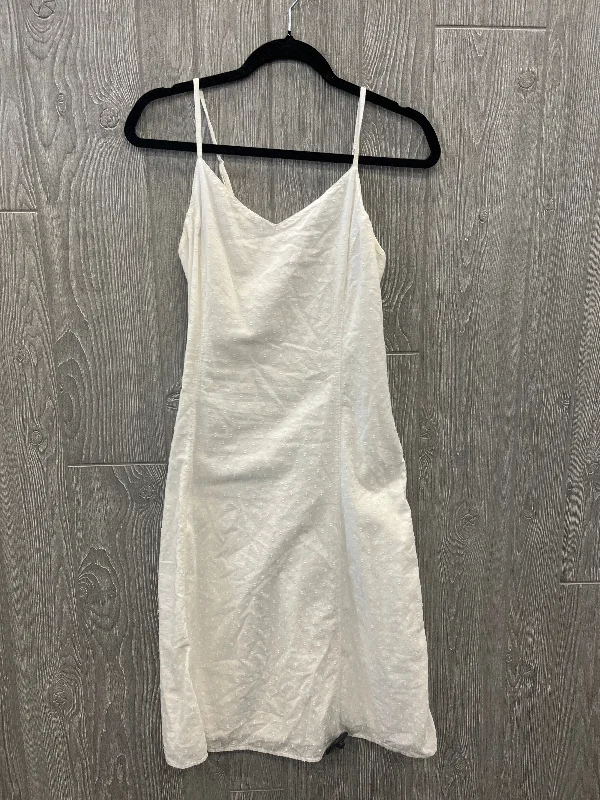 stylish dressDress Casual Midi By Old Navy In White, Size: Sp