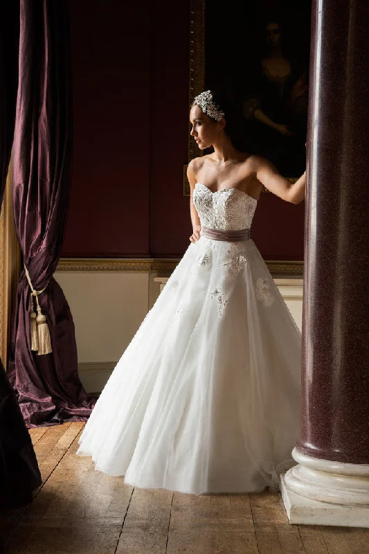 elegant dressWEDDING DRESS ‘mocha’ - IVORY UK 14 - £20