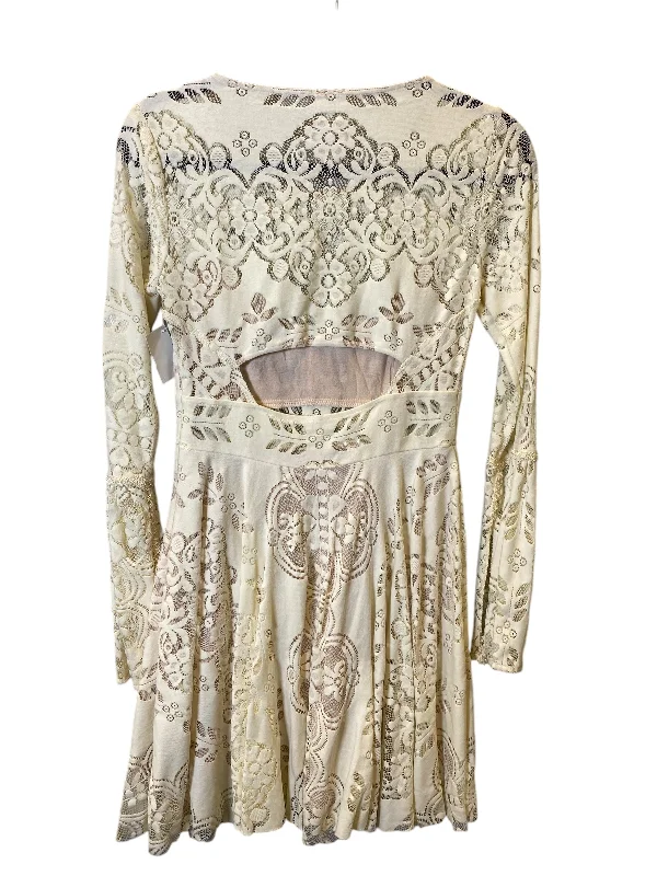 chic dressDress Casual Short By Free People In Cream, Size: S