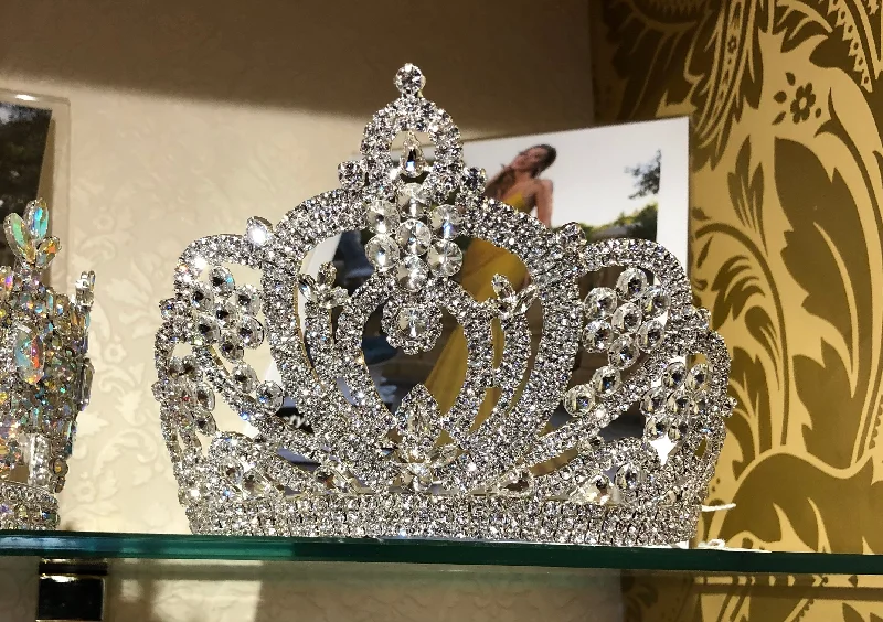 elegant dressPageant Tiara Crown