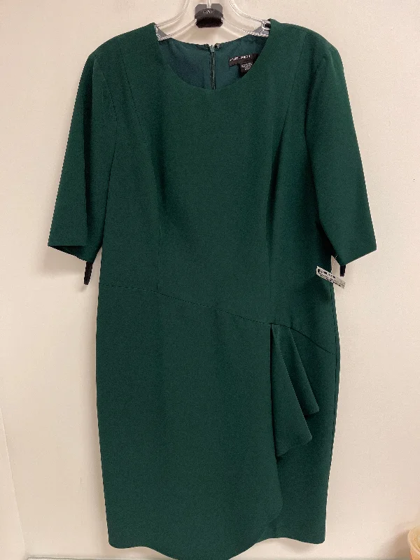 sleek midi dressDress Casual Short By Maggy London In Green, Size: Xl